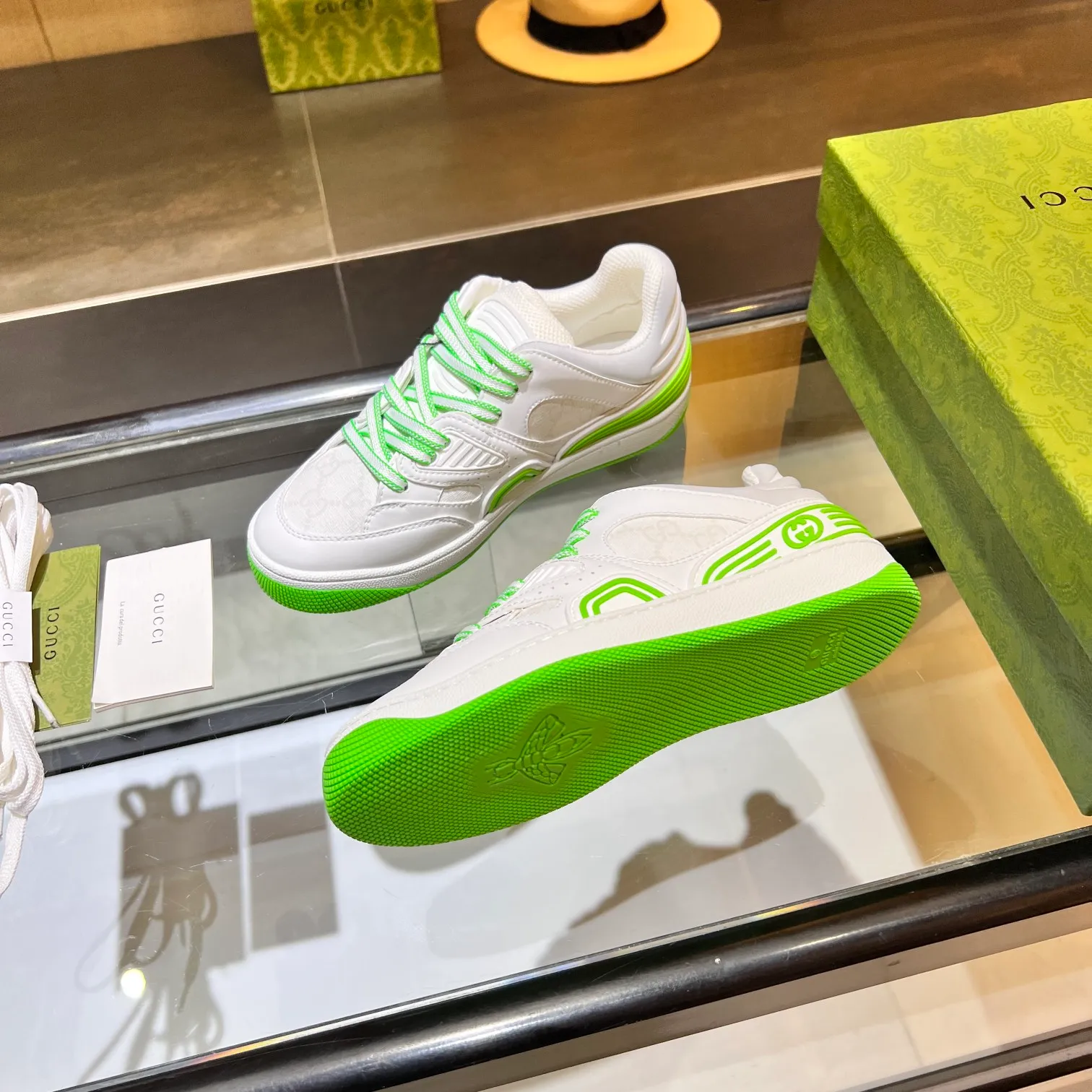 👟👟Ex-factory price 600👟👟 Men's size +10 high version, the top version of 2022 Gucci low-top sneakers! The new colors are reproduced one to one. New style for early spring, creating a perfect style💣💣💣street style🔥🔥🔥cool and trendy C-level fashionable outfit with a retro and futuristic feel🌹🌹🌹classic boot shape + British color-blocking design, super eye-catching. Various leather splicing, original reverse mold last type, imported high-end knitting needles showing exquisite texture! Open mold to customize high-density TPU outsole. 15 colors come out first. Size: Female 35-41 Male 39-46